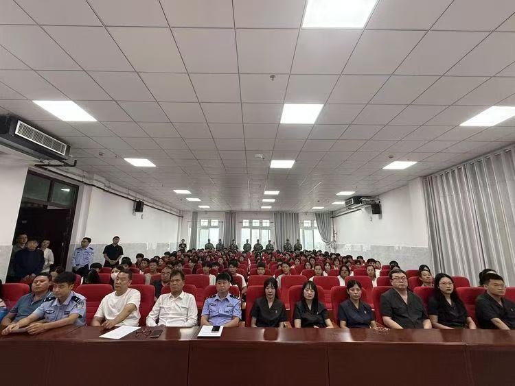 法治宣傳進(jìn)校園  普法護(hù)航助成長 源匯區(qū)開展“開學(xué)第一課”主題法治教育活動